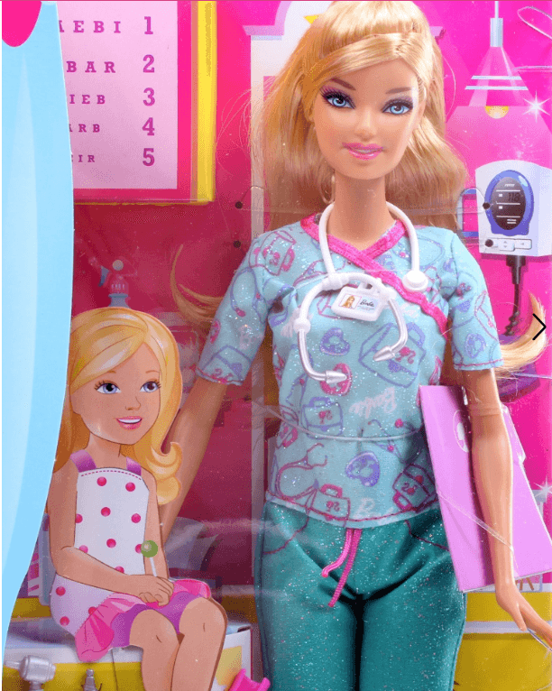 Búp bê Barbie trở thành y tá
